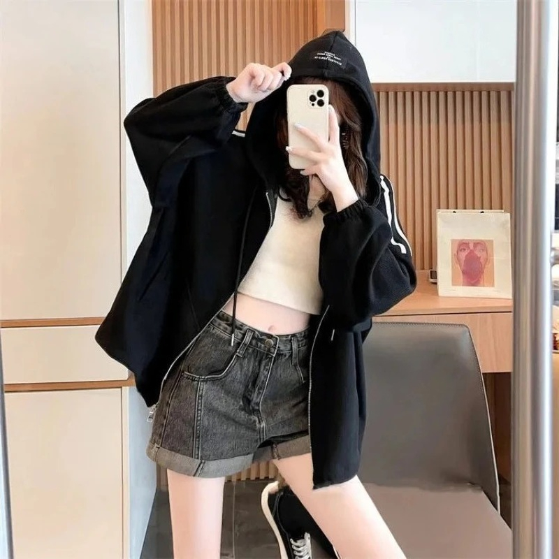 Winter Clothing Essentials For Women - التباين الألوان مع سستة المرأة هوديس